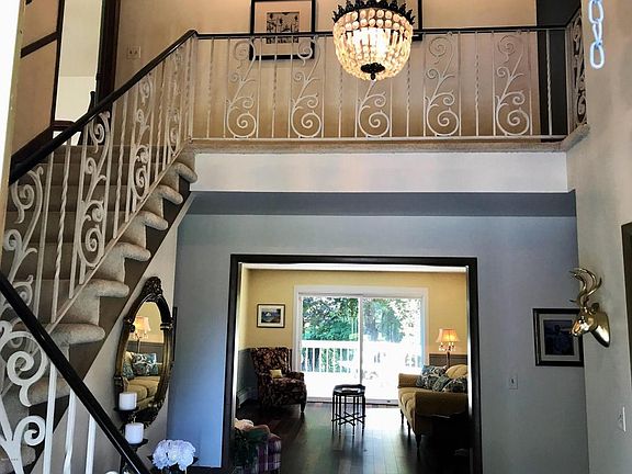 5th image of 910 Cypress Ct