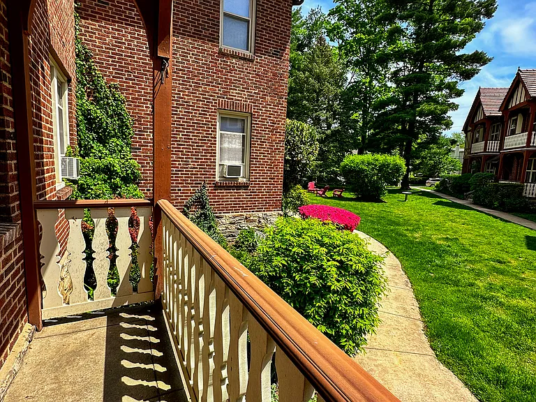 Metropolitan Windermere Court — Photo 12