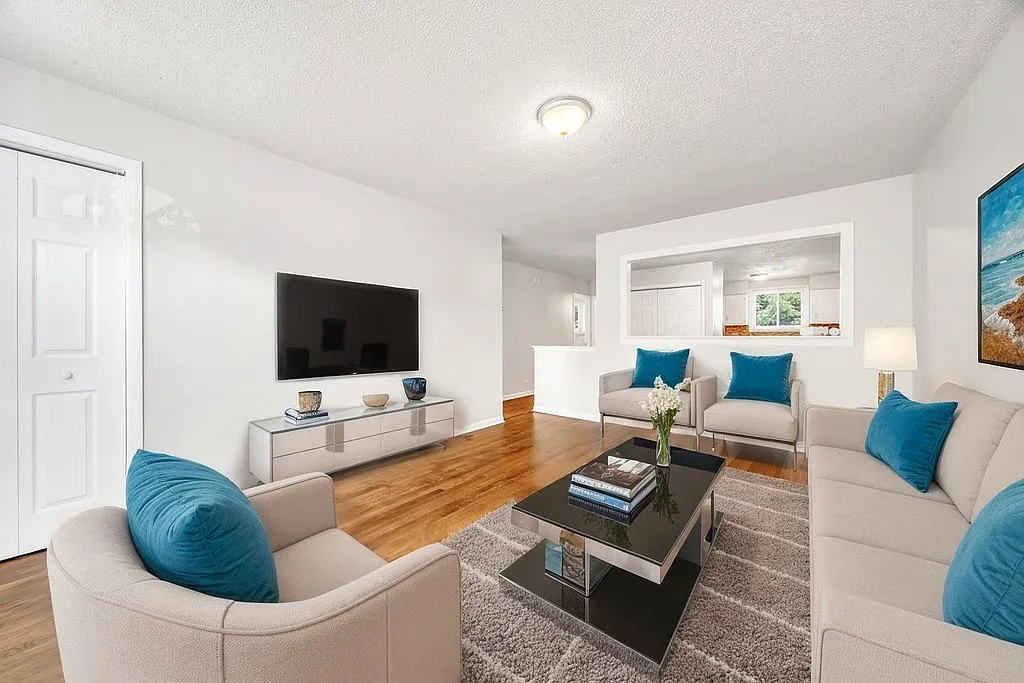 3 bed, 1100 sqft, $1,900 — Photo 3