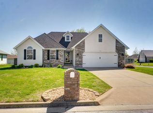 412 Cardinal Ct, Nixa, MO 65714