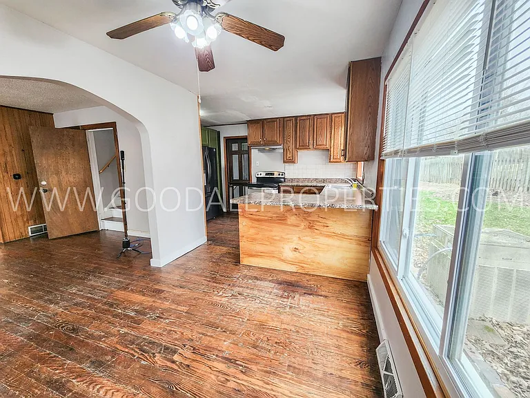 106 E Bell Ave — Photo 4