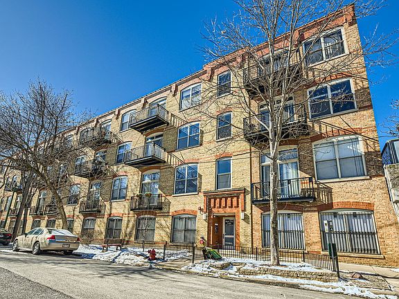 2nd image of 1740 N Maplewood Ave APT 418