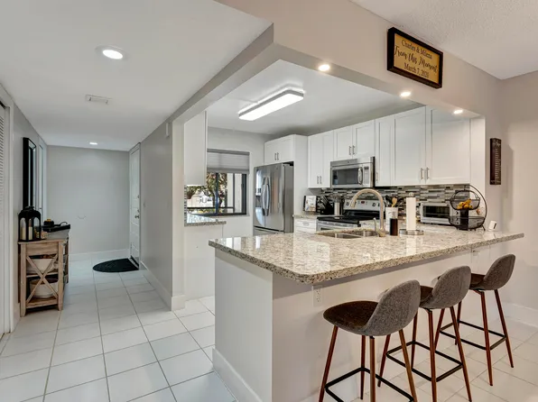 398 Lakeview Drive #103, Weston, FL 33326