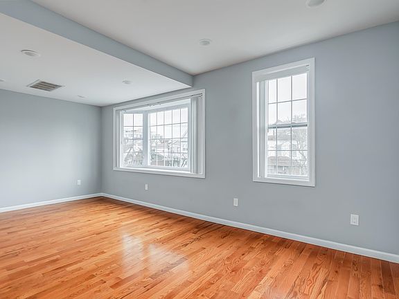 4th image of 164 Avenue B #2