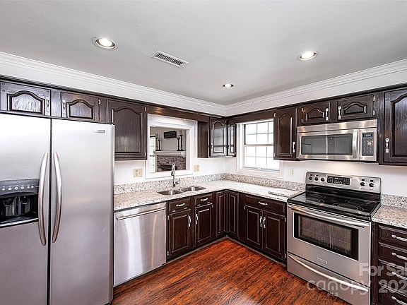 4th image of 2922 Cherry Blossom Ct