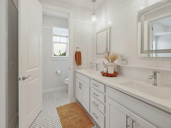 2nd image of 12001 Vista Parke Dr #401