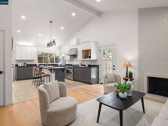 4th image of 9871 Broadmoor Dr