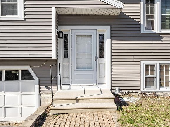 4th image of 9 Birch Ln