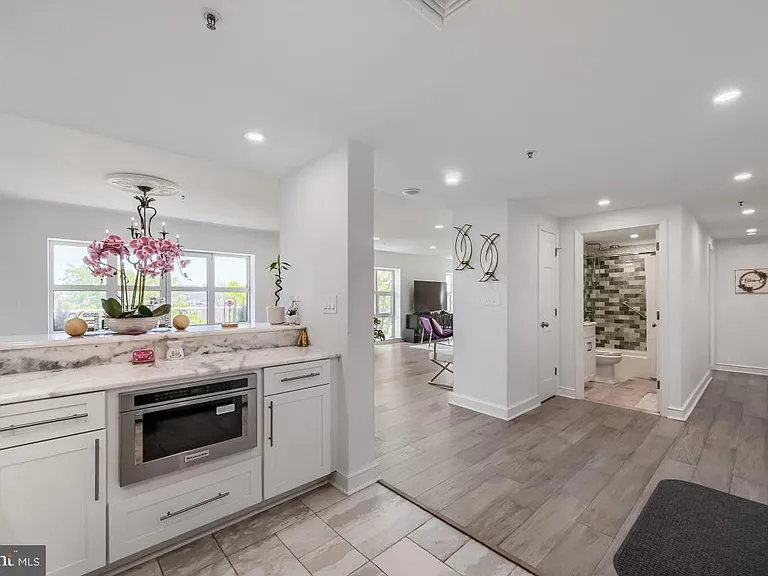 250 President St #211 — Photo 10
