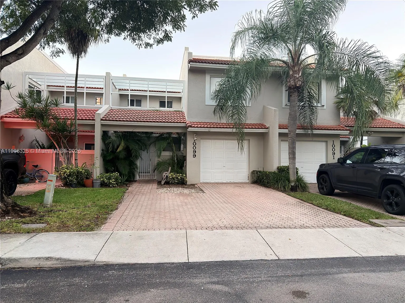 NW 43rd Ter, Doral — Photo 2