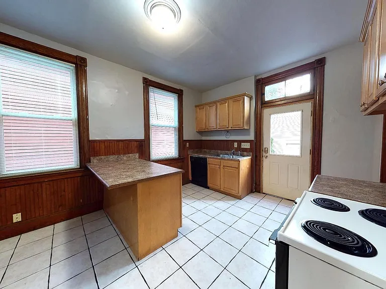 2319 Sauer Ave — Photo 4