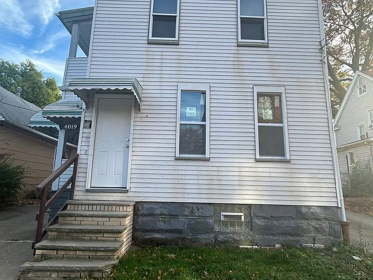 4019 Newark Ave — Photo 2