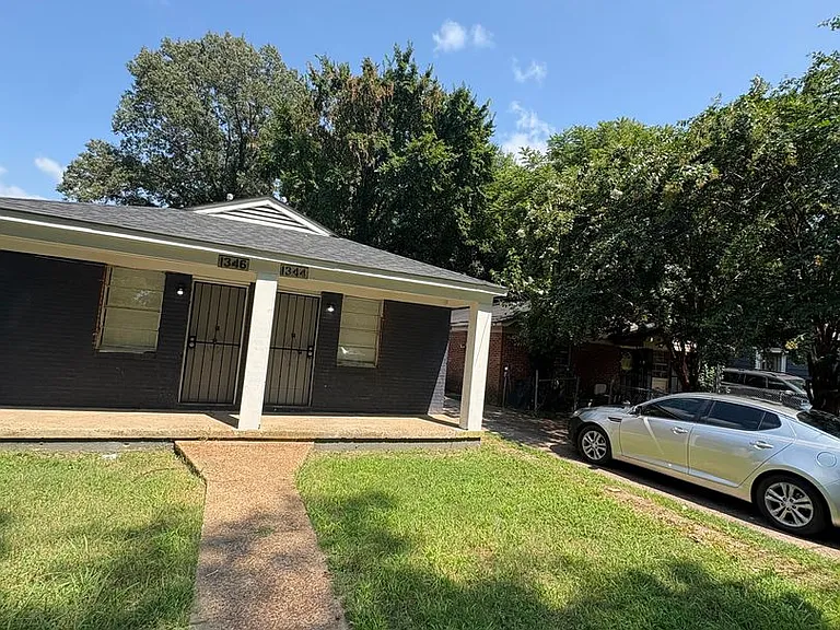 1344-1346 Hyde Pk Blvd — Photo 10