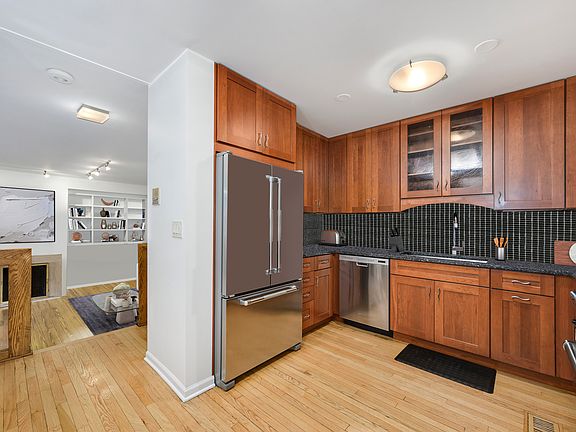 5th image of 229 W Concord Ln #13