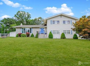 71 Zaleski Dr, Sayreville, NJ 08872