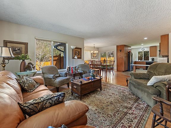 4th image of 1474 Ridgemount Dr