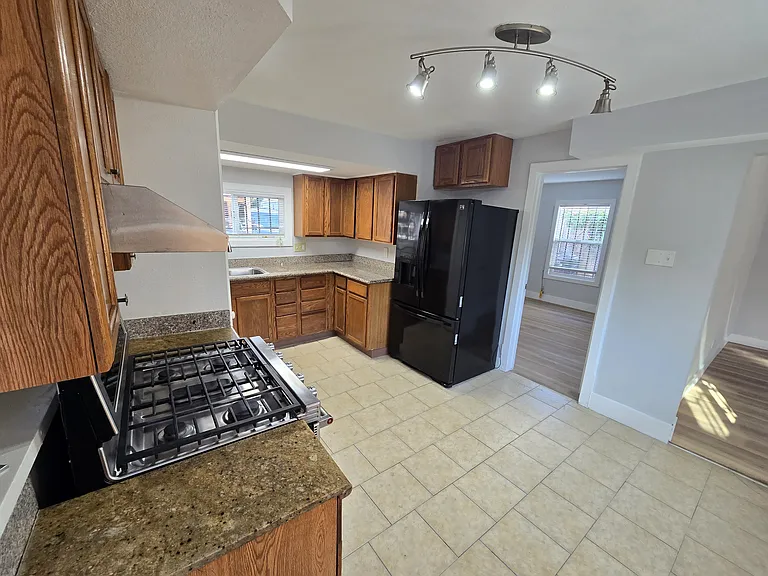 2928 Schyler St — Photo 13