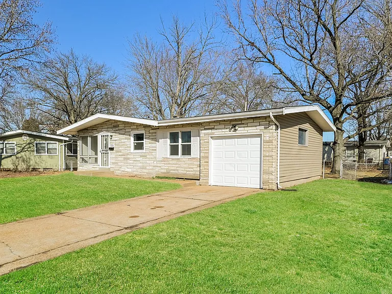 490455_017_front_view_13576968.jpg