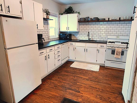 4th image of 842 Lyon St NE APT 2