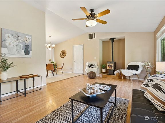 5th image of 81 E Cozy Crest Lane