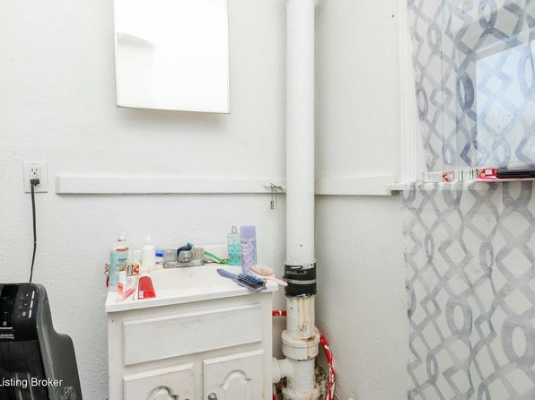 louisville-kentucky-2082374346 picture