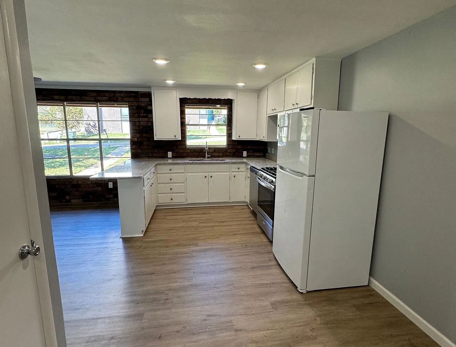 2 bed, 695 sqft, $1,100 — Photo 3