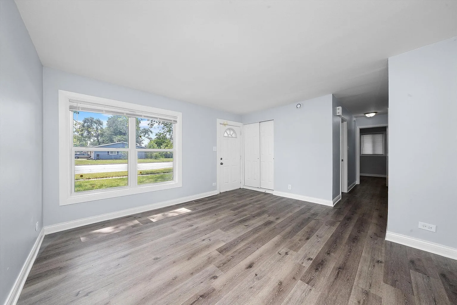 15345 Dorchester Ave photo 1