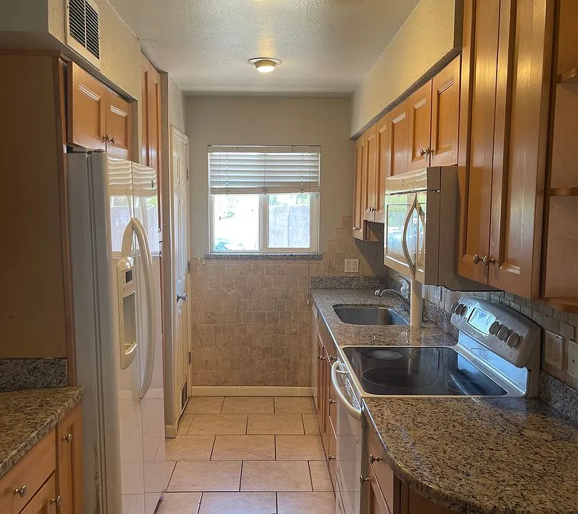 2614 N 72nd Pl