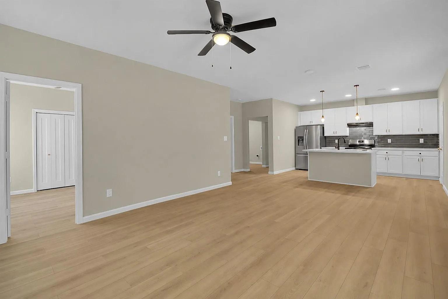 4 bed, 2.0 bath, 1648 sqft, $2,100 — Photo 4