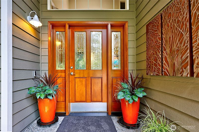 5th image of 15153 Sunrise Drive NE