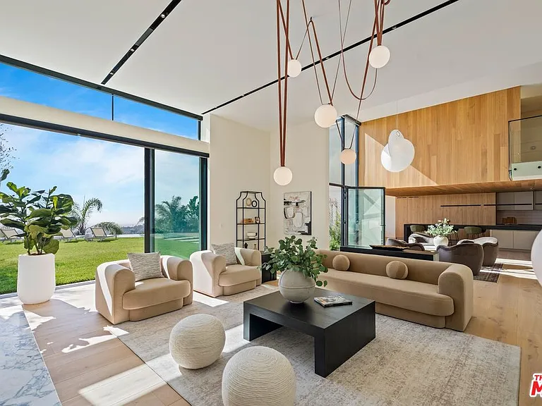 2501 Banyan Dr — Photo 11