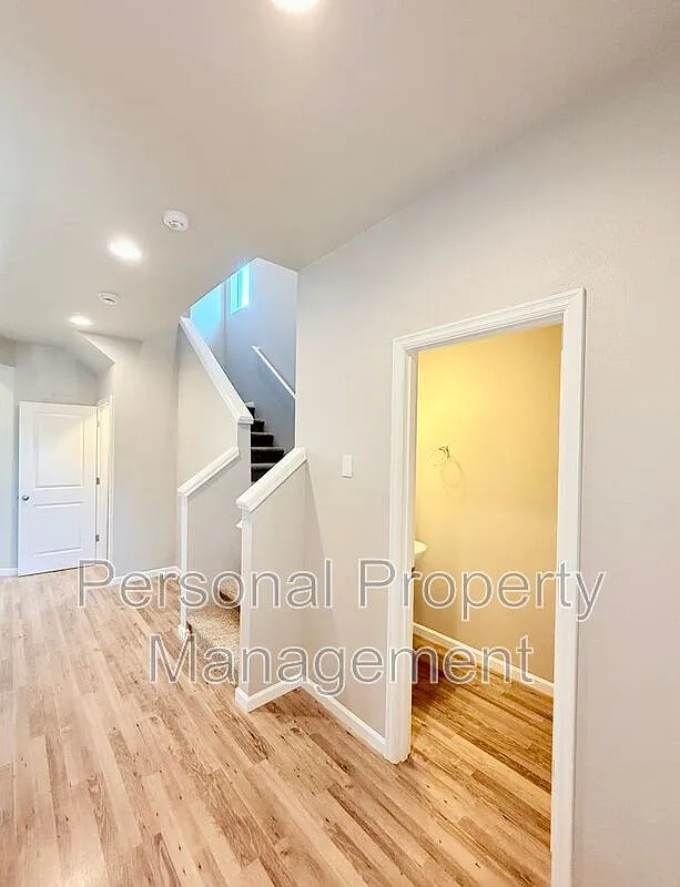 3 bed, 2.5 bath, 2069 sqft, $2,795 — Photo 2
