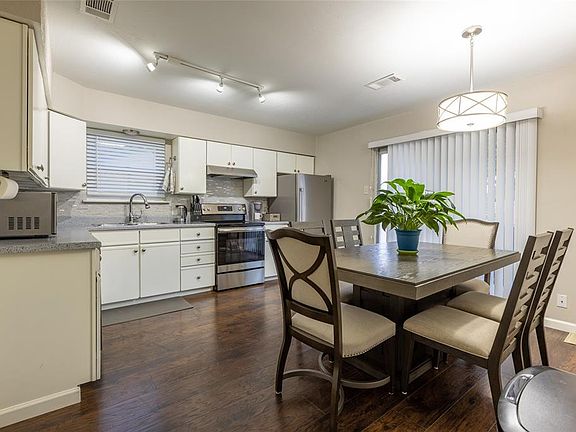 4th image of 1026 Caladium Dr