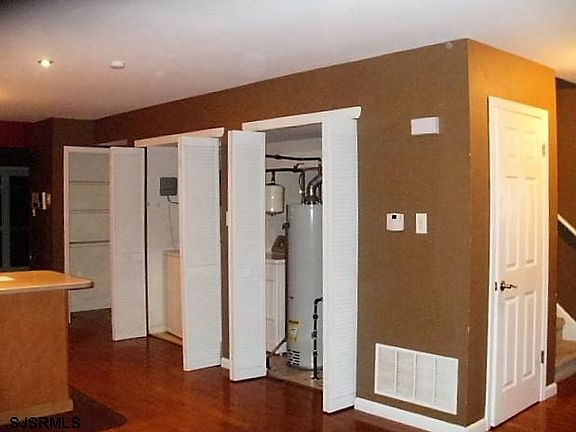 5th image of 319A S Willow Ave