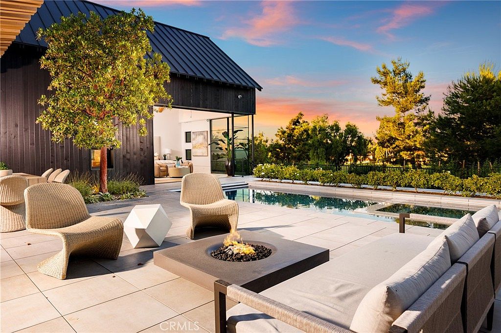 26 Royal Saint George Rd