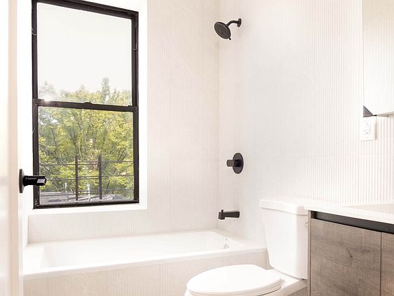 4th image of 621 Metropolitan Ave #12