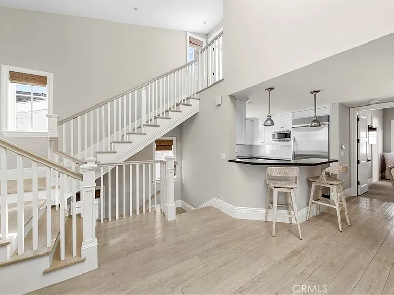 515 1/2 Narcissus Ave — Photo 7