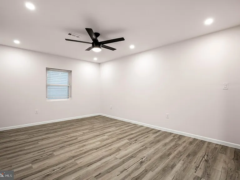 437 W Girard Ave #39-4 — Photo 7