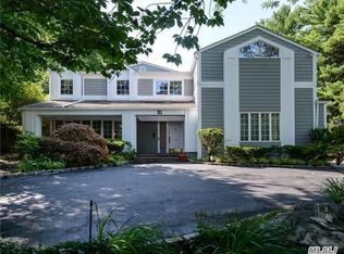 31 Woodland Rd, Roslyn, NY 11576