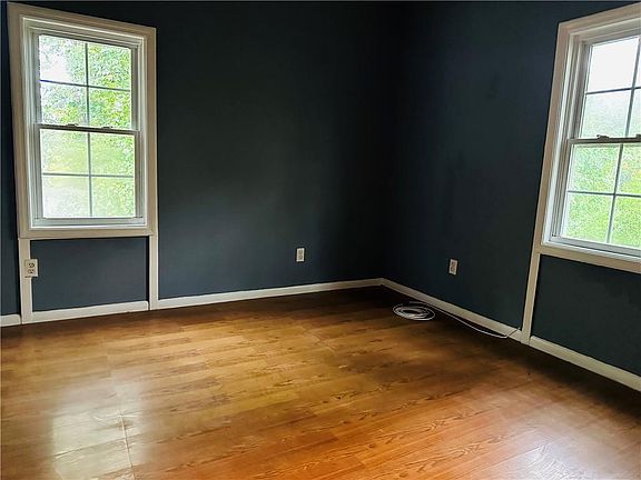 5th image of 56 Glenwood Ave