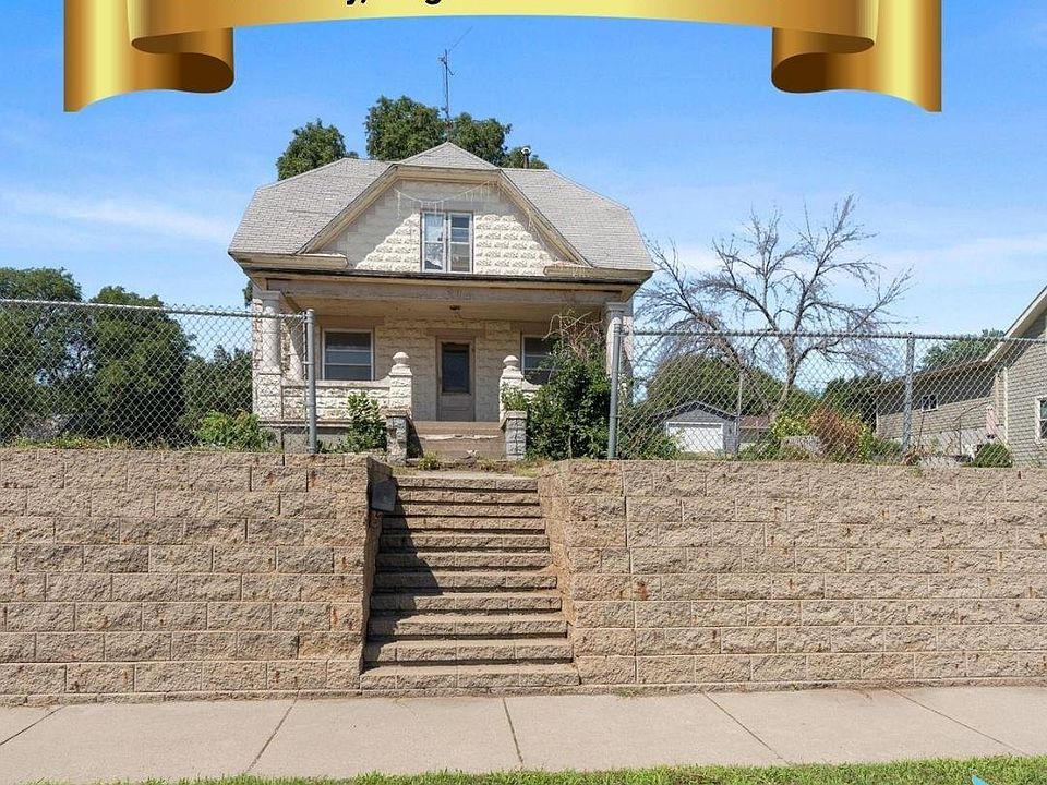 1st image of 804 E 5th St