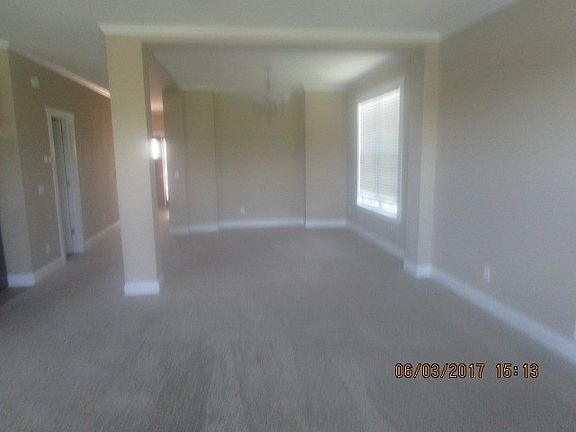 3rd image of 27 Autumns Wood Dr
