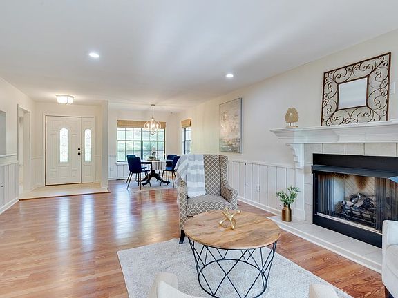 5th image of 4605 Barclay Ln