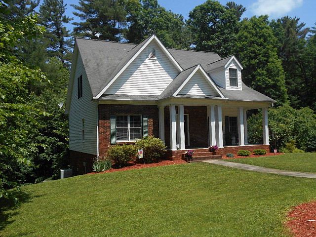 1st image of 104 Woodland Ave