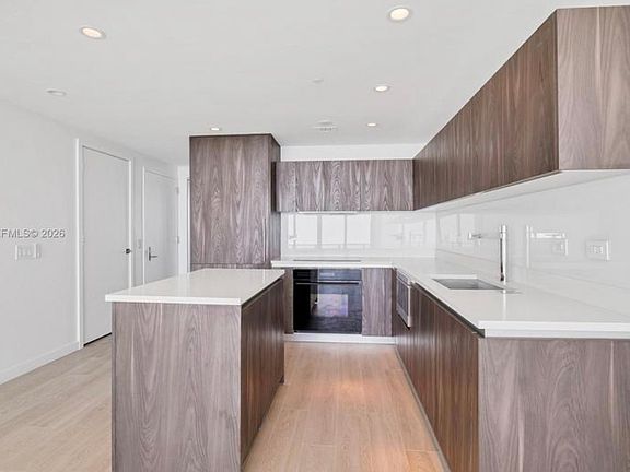 5th image of 650 NE 32nd St Unit 4803