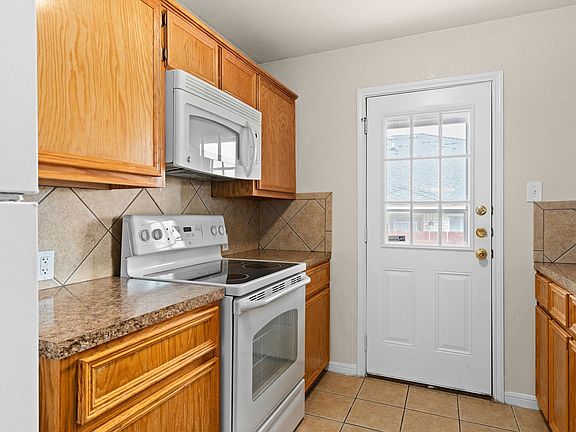5th image of 907 Yi Dr #B