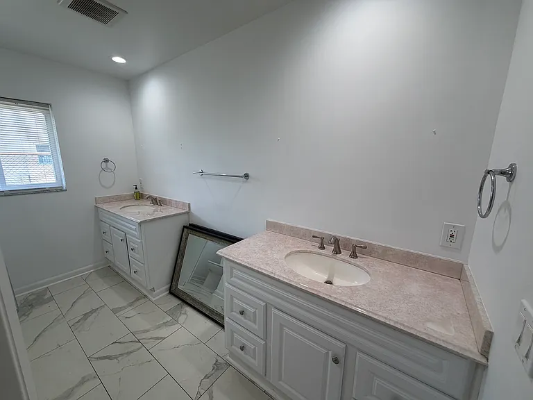 499 W Conference Dr — Photo 13