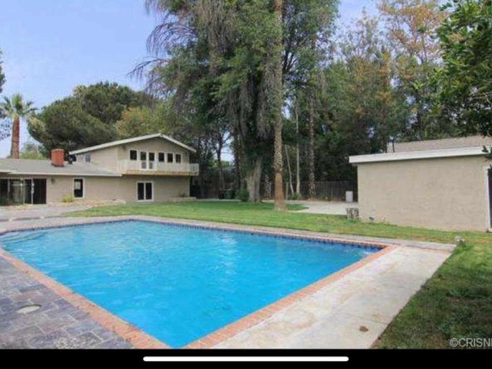 1st image of 8612 N Oakdale Ave
