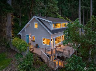 8471 Hansen Rd NE, Bainbridge Island, WA 98110