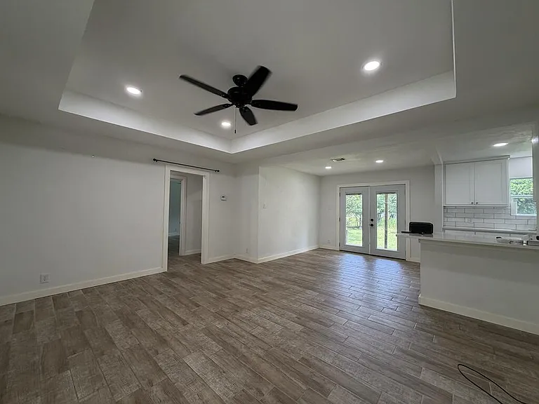 804 Clay St — Photo 3